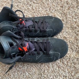 Boys Y7 air Jordan’s black infrared OG 2019